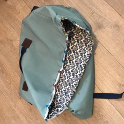 Using Clover's wonder clips to attach the lining to the outer bag